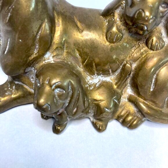 Brass Basset Hound Mom and Babies figurine - Picture 4 of 12